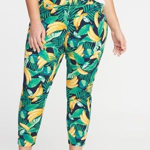 Mid rise secret slim banana print pants